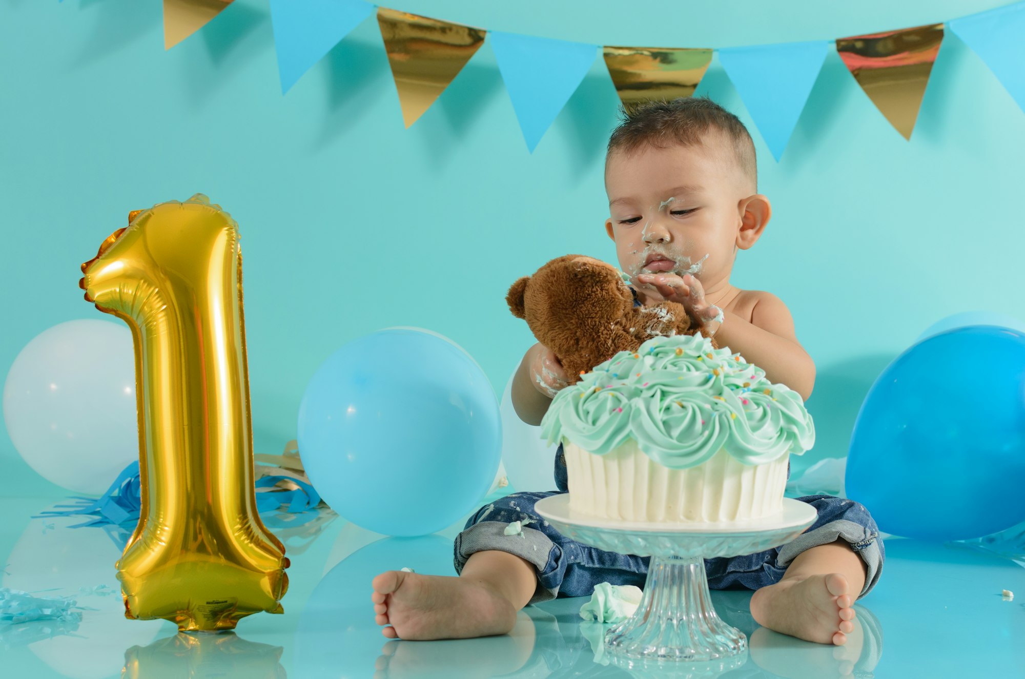 Baby in photo session for his birthday.